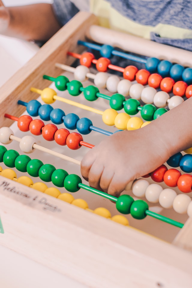A simple activity for teaching counting to little kids